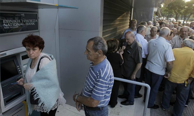 grecia-pensionistas-cajero.jpg