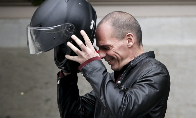 varoufakis-moto-casco.jpg
