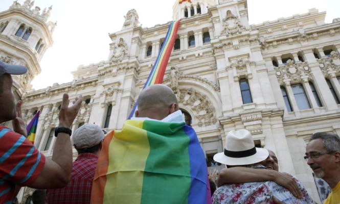 bandera-gay-madrid.jpg