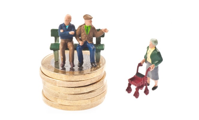 pensiones-abuelos-monedas-banco.jpg