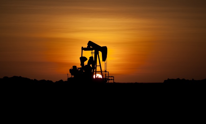petroleo-cae-sol.jpg