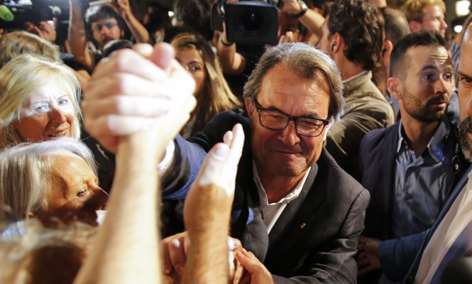 27S-ArturMas-celebra-27sept2015Reuters.jpg