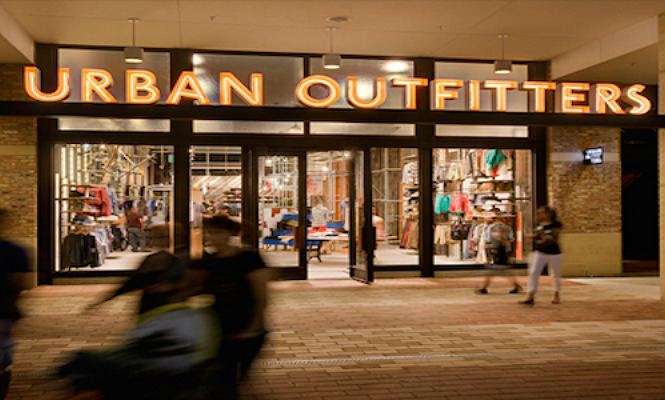 outfitters-665400.jpg