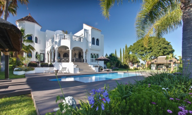 mansion-piscina.jpg