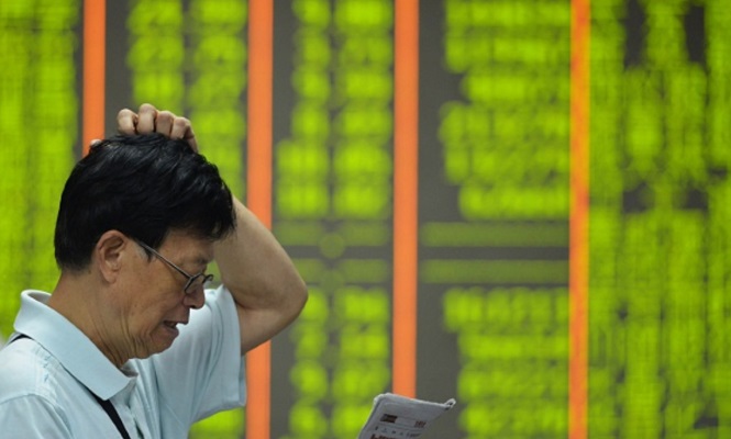 chinise-investor-hand-up.jpg