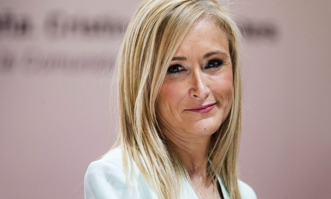 cifuentes-fondo-rosa.jpg