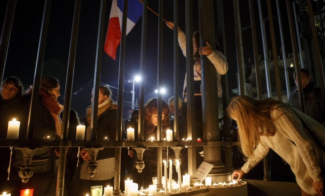 paris-velas-victimas.jpg