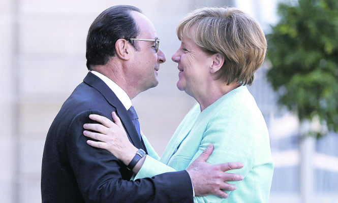 beso-hollande-merkel.jpg