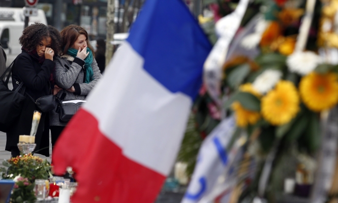 paris-bandera-flores.jpg