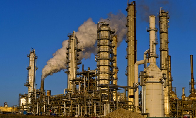 refineria-petroleo-desplome.jpg