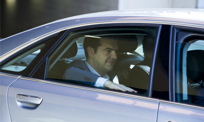 tsipras-coche.png