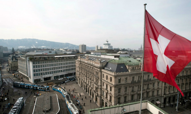 suiza-plaza-bandera-665400.jpg