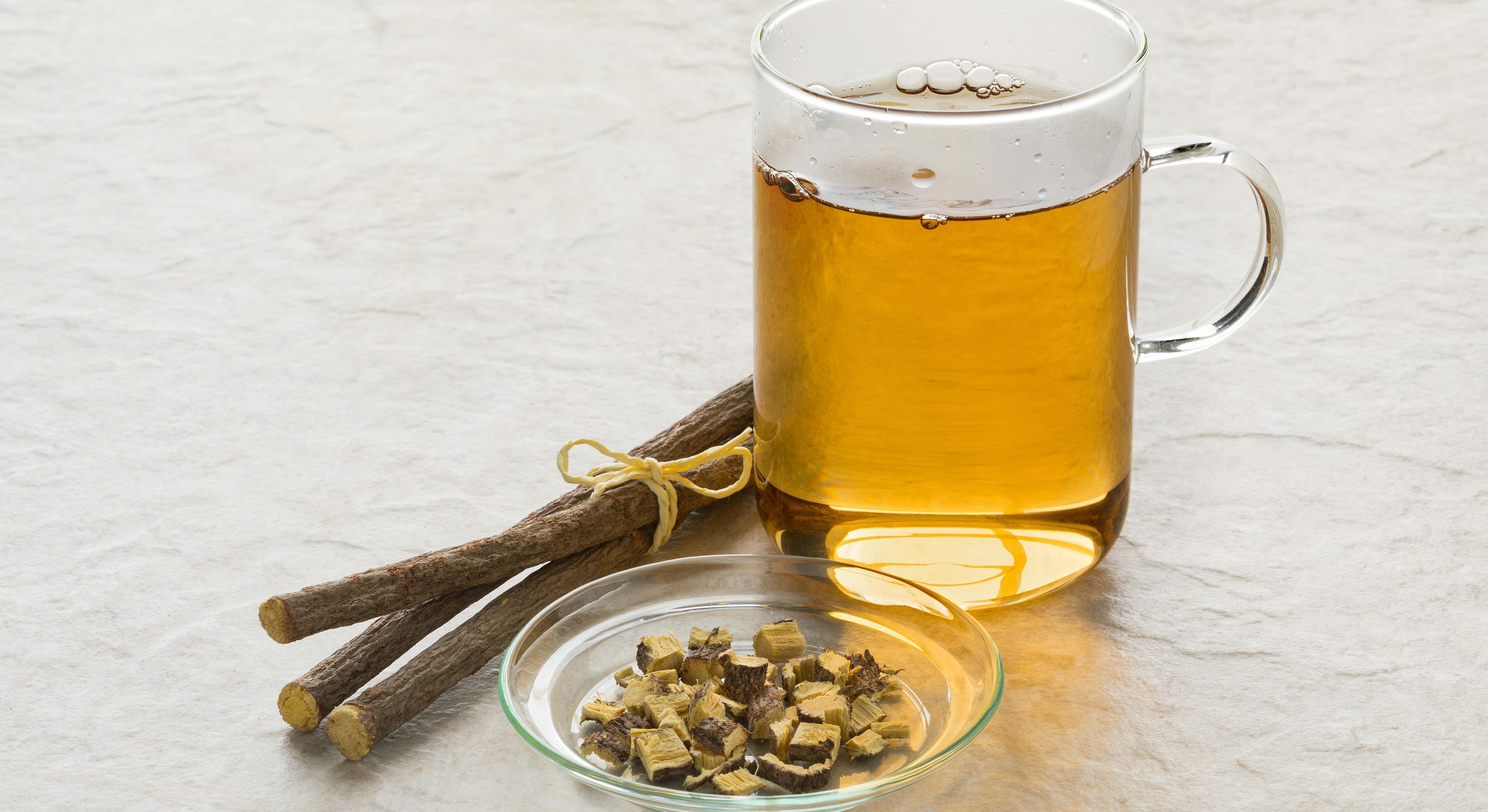 Té de regaliz y un montón de raíces