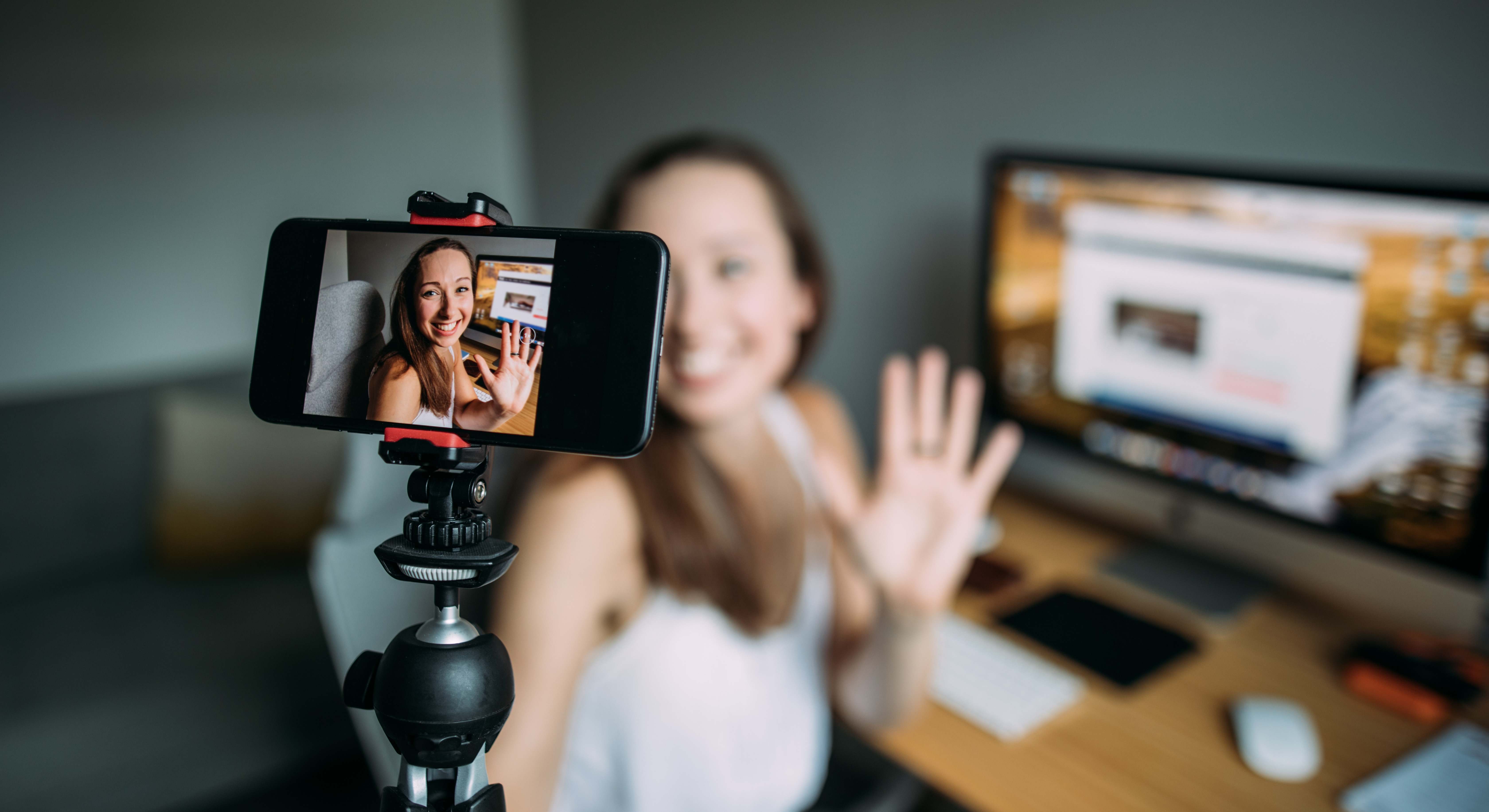 Influencer grabando un vídeo para las redes sociales