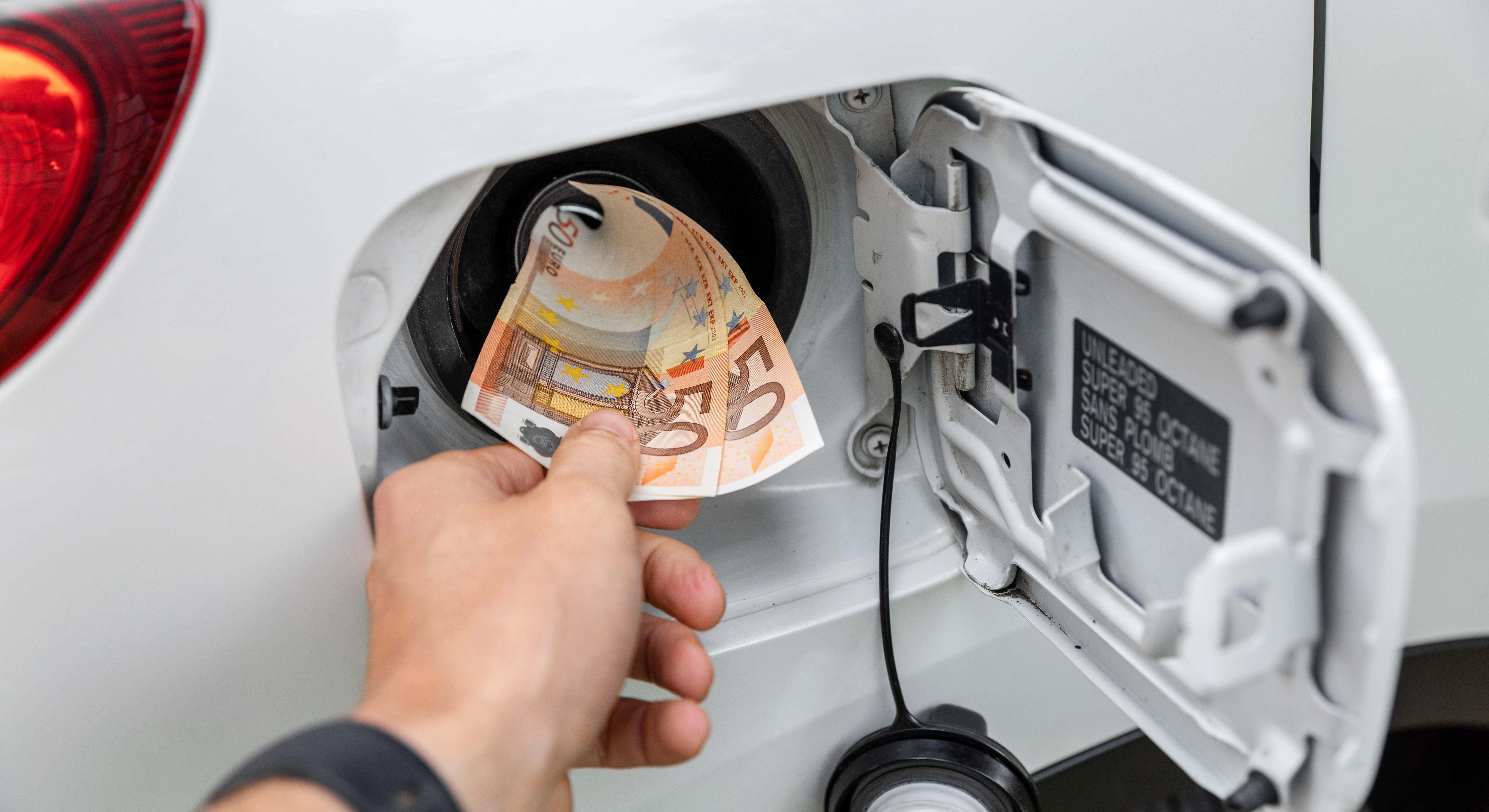 Precio echar gasolina