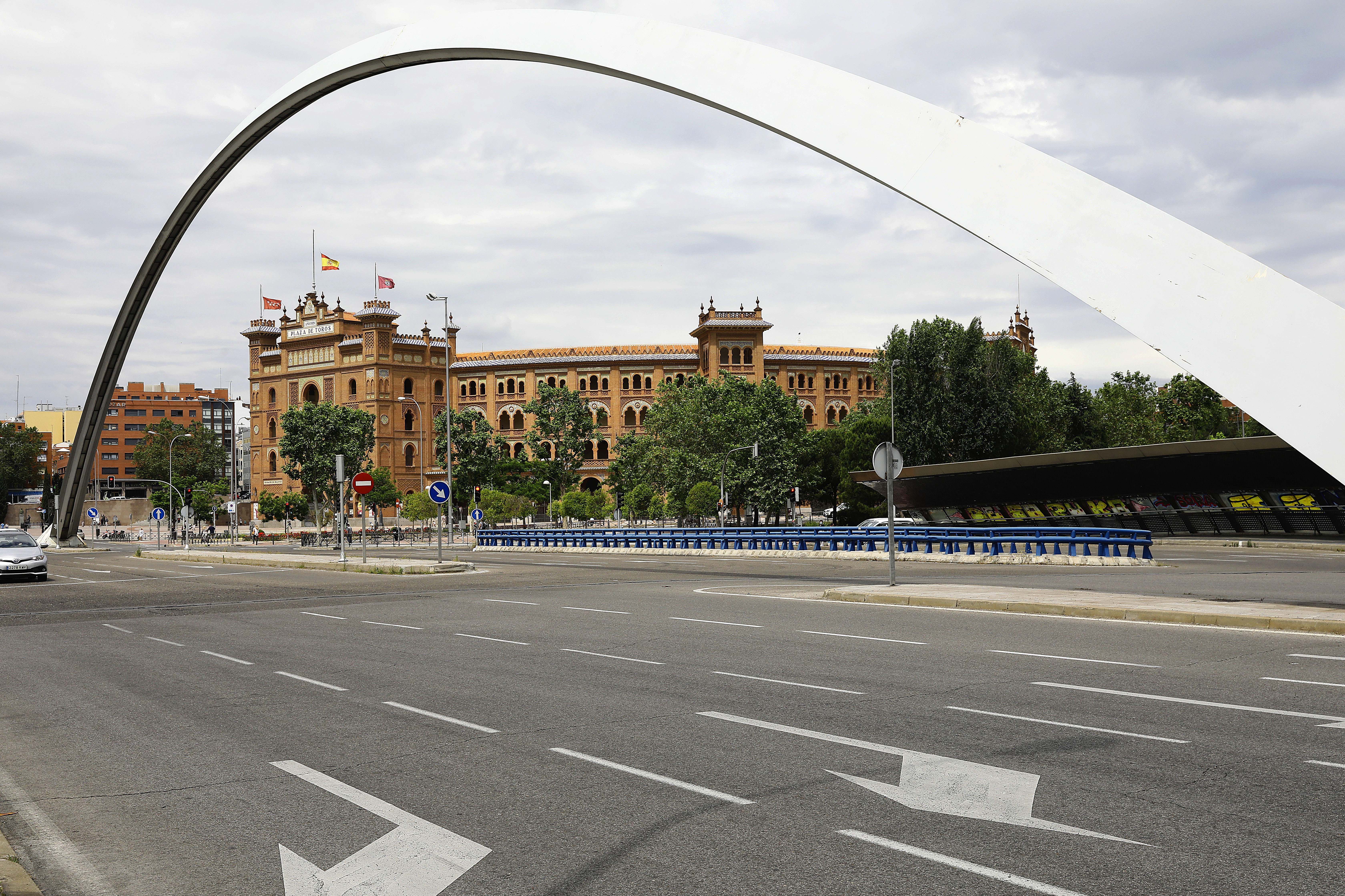 Imagen del entorno de Ventas, con el puente y la plaza de toros al fondo.