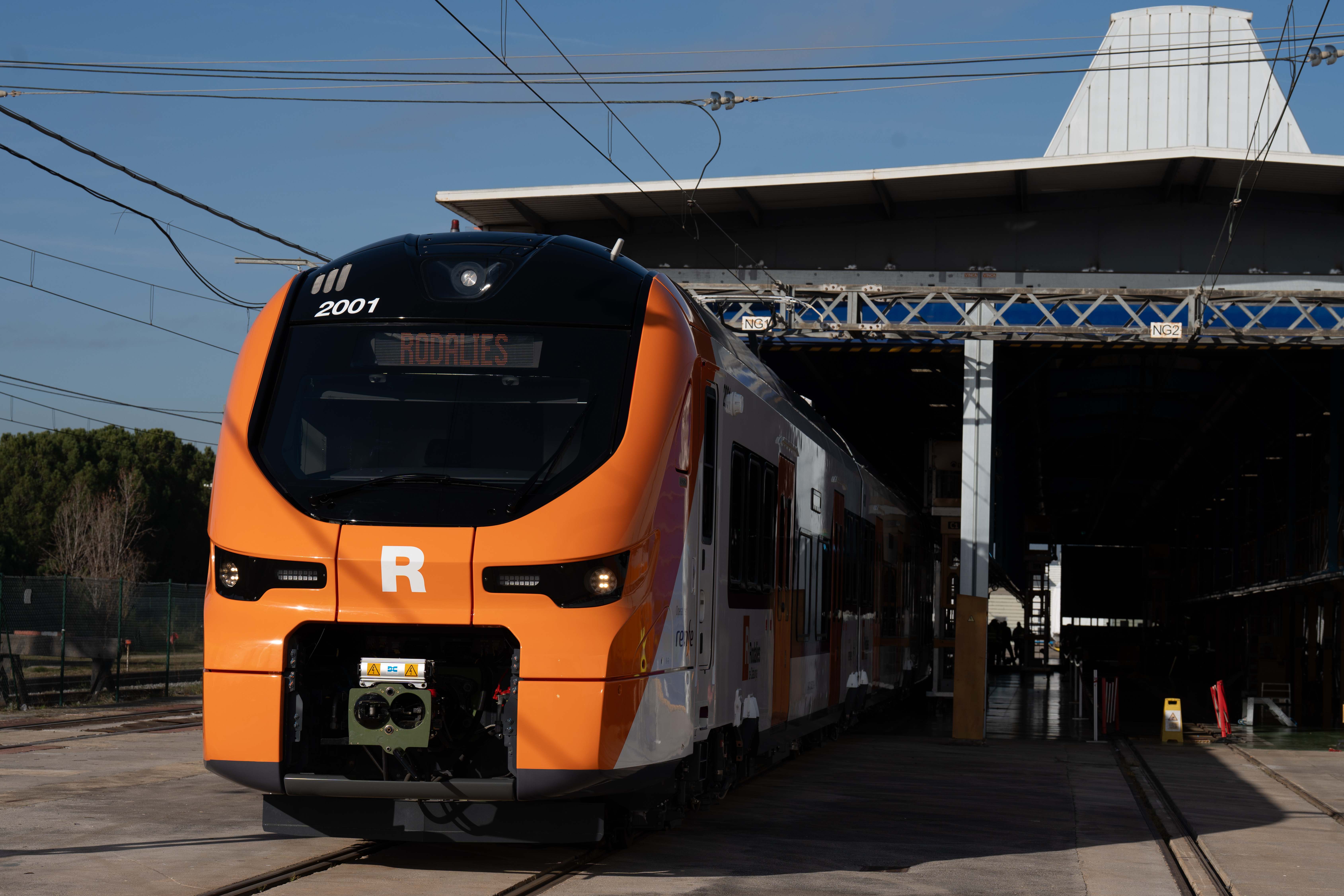 Un nuevo tren de Rodalies en la fábrica de Alstom en Santa Perpètua de Mogoda (Barcelona). EE