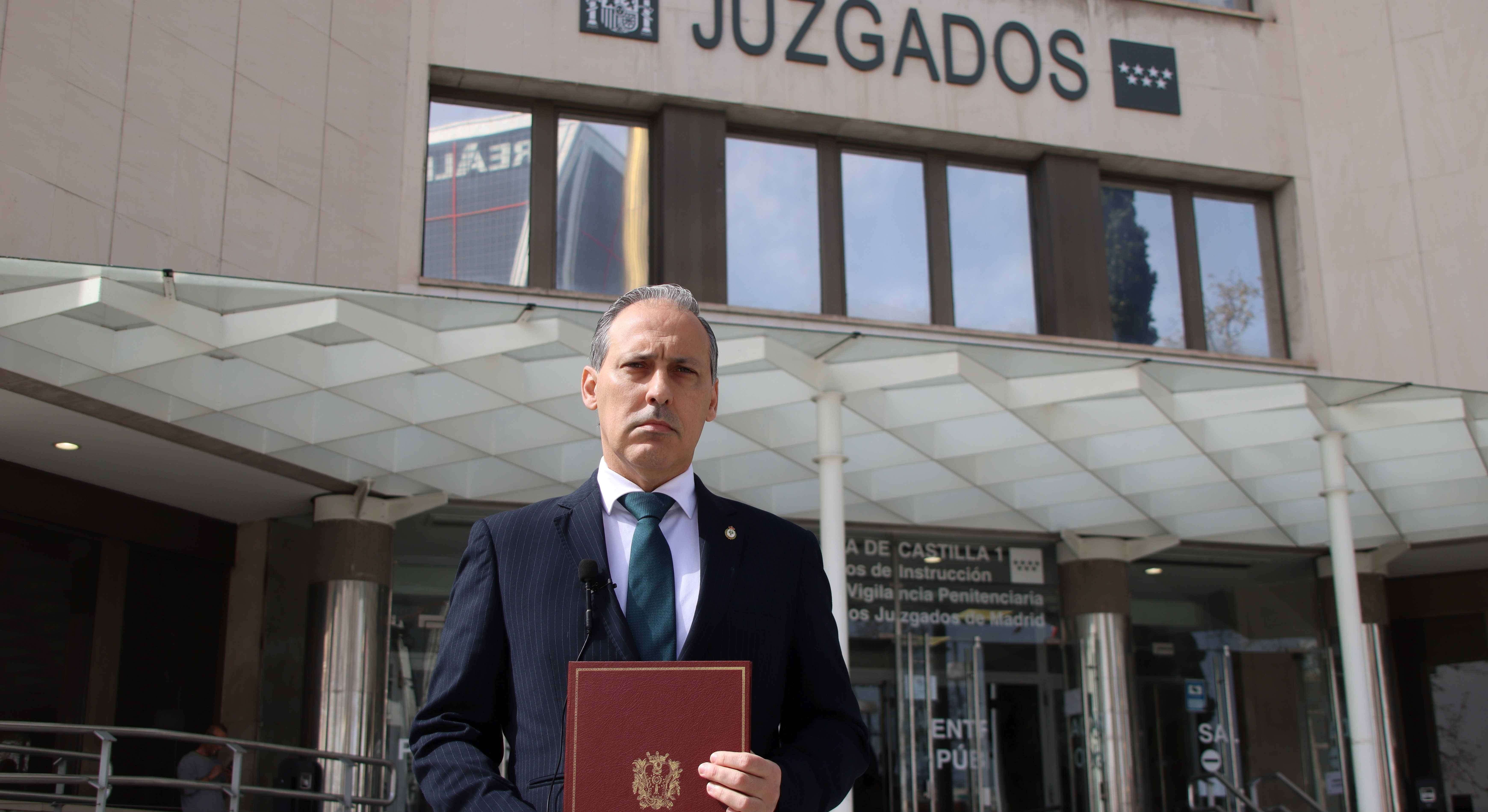 El Decano del Ilustre Colegio de Abogados de Madrid (ICAM), Eugenio Ribón, delante de los Juzgados