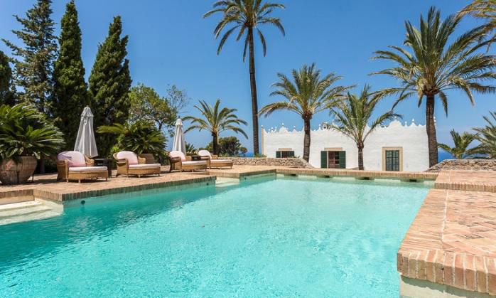 baleares-piscina-douglas.jpg