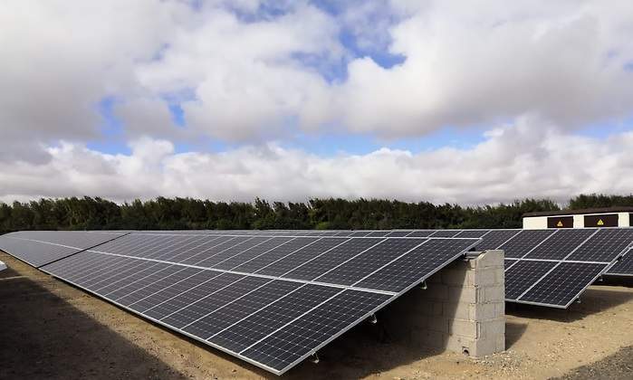 700x420_EuropaPress_3472314_aeropuerto_fuerteventura_puesto_marcha_primera_plantas_solares.jpg