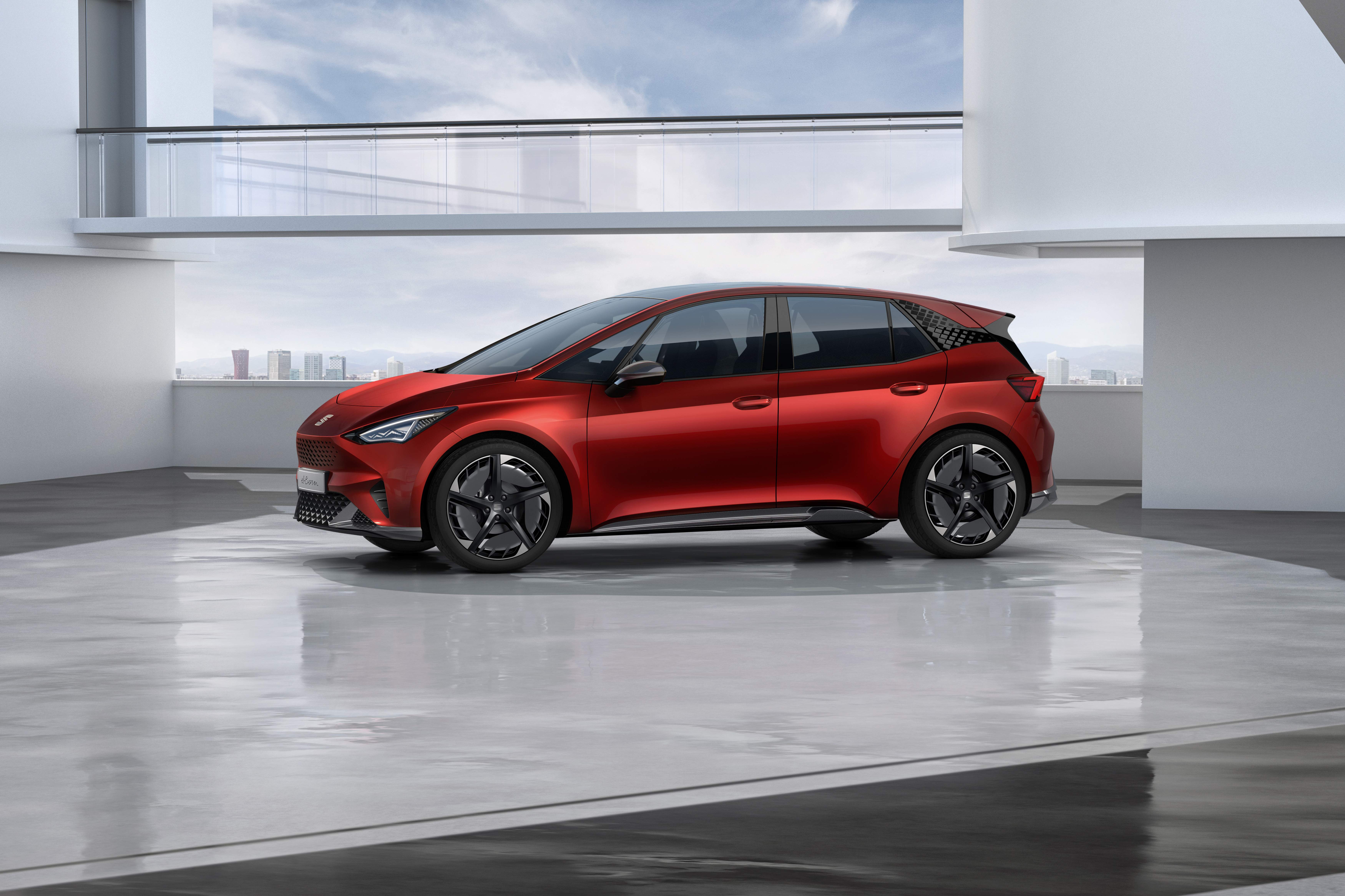 SEAT-el-Born-plugged-into-electric-mobility_04_HQ.jpg