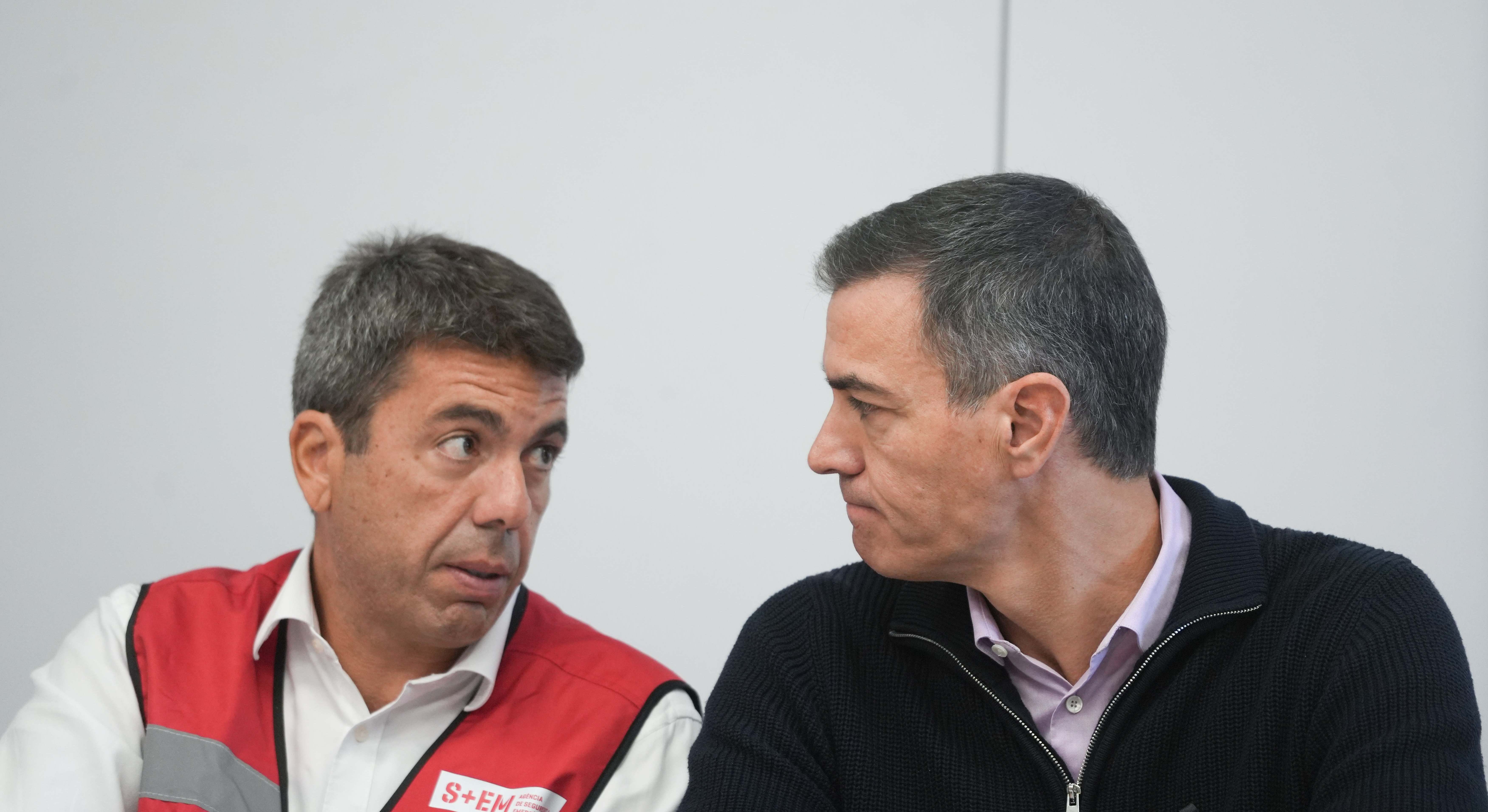El presidente de la Comunidad valenciana, Carlos Mazón, y el presidente del Gobierno, Pedro Sánchez.