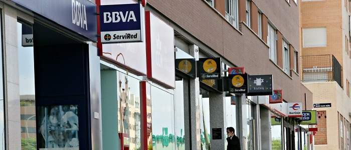 bancos-fachadas-bbva-caixabank-770.jpg
