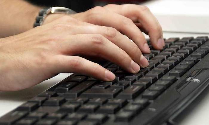 700x420_EuropaPress_3471887_usuario_utilizando_teclado_ordenador.jpg