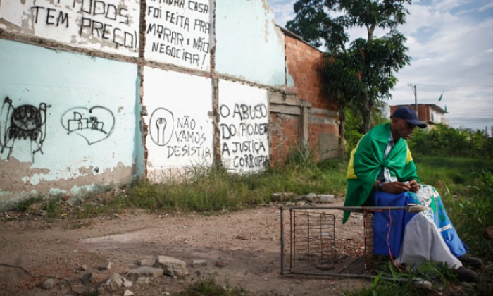 brasil-hombre-sentado.jpg