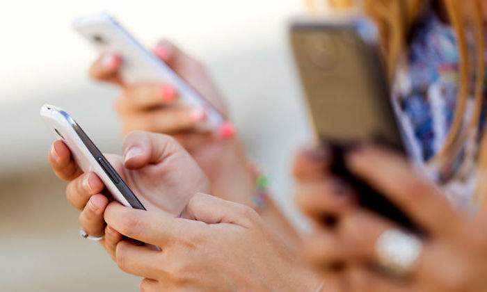 700x420_smartphones.jpg