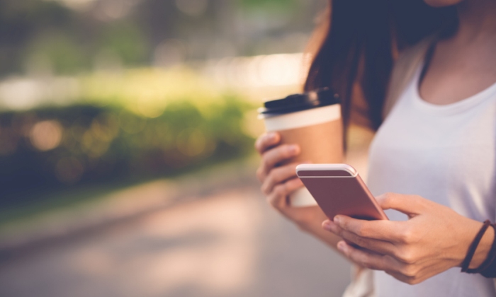 telefono-chica-istock.jpg