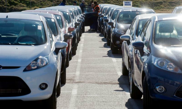 matriculaciones-fila-coches.jpg
