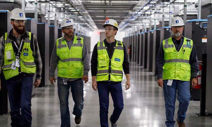 700x420_zuckerberg-servidores.jpg