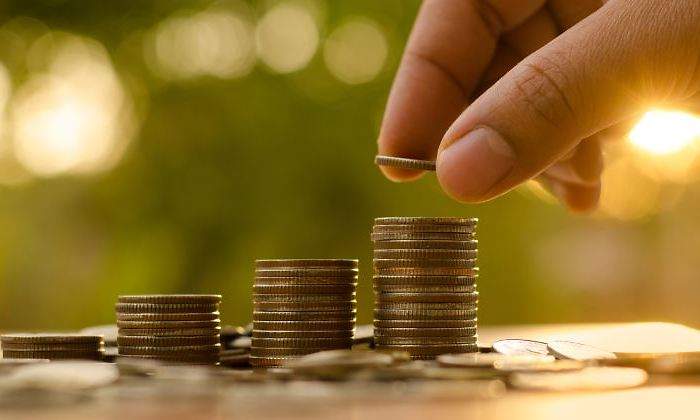 700x420_dinero-inversion-monedas-mano-770-dreamstime.jpg