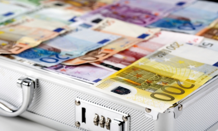 maletin-billetes-euro700.jpg