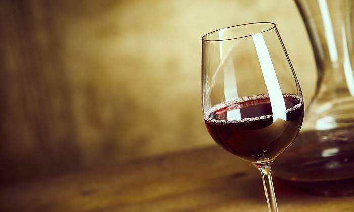 700x420_vino-copa-770-dreamstime.jpg