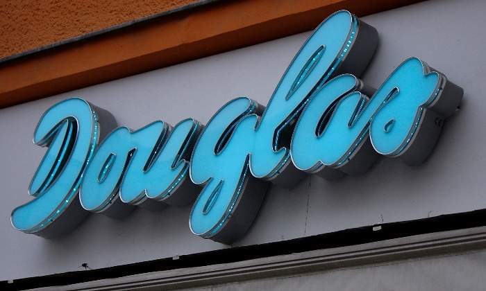 700x420_Douglas-perfumeria-alamy.jpg