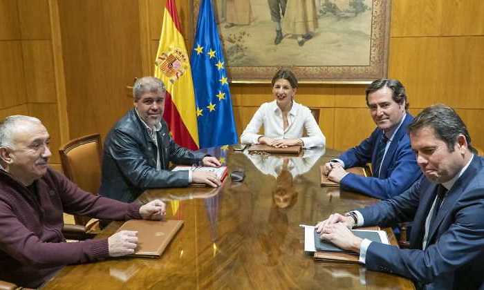 yolanda-diaz-sindicatos-patronales.jpg