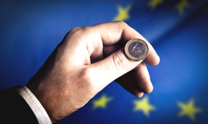 euro-europa-mano.jpg