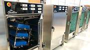Lucha contra el coronavirus: crean una máquina que desinfecta las bandejas de seguridad de los aeropuertos