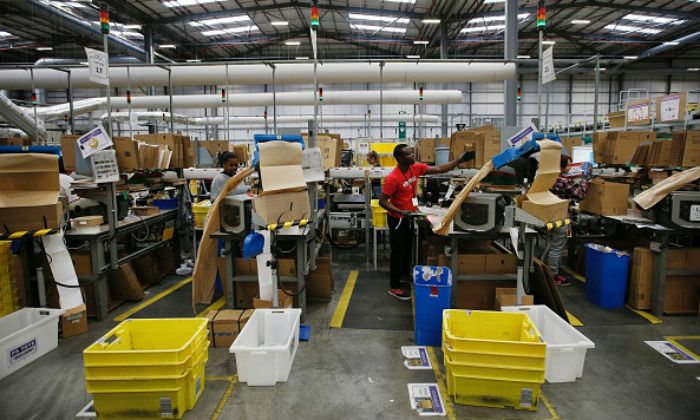 amazon-almacen-empleado700.jpg