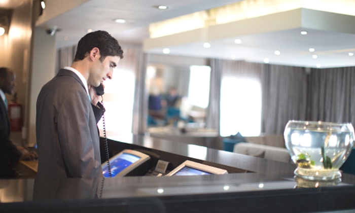 hotel-recepción-getty.jpg