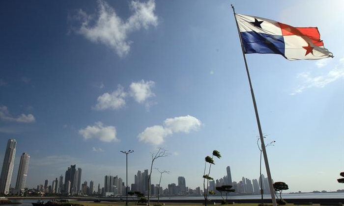 panama-bandera-edificios-efe.jpg
