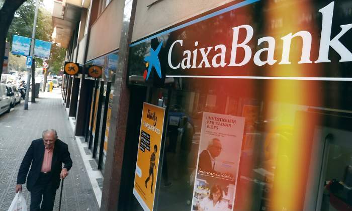 Oficina de CaixaBank REUTERS