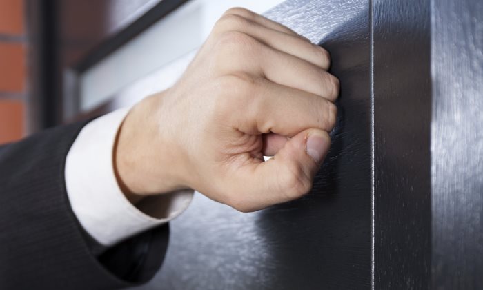 comercial-vender-puerta-700-istock.jpg