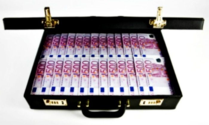 maletin-billetes-500-700.jpg