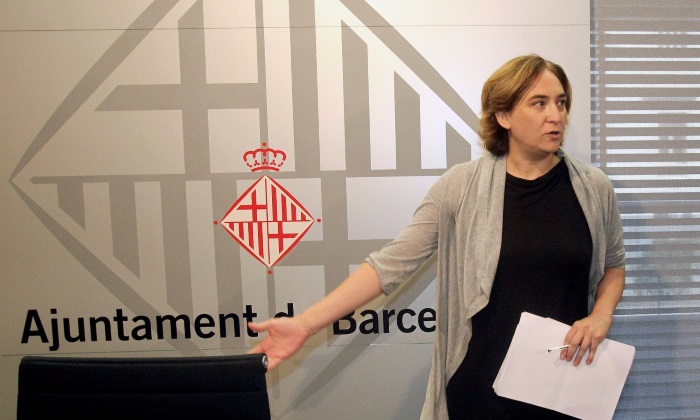ada-colau-mano.jpg