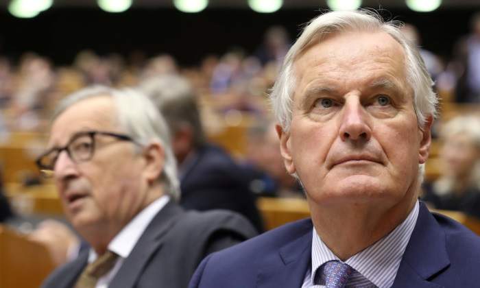 juncker-barnier-parlamento-europeo-brexit-reuters-700x420.jpg