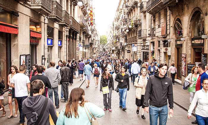 gente-compras-700-istock.jpg