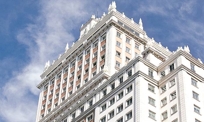 espana-edificio-cielo-700.jpg